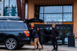 Airport shuttle transfer Kelowna airport to Revelstoke